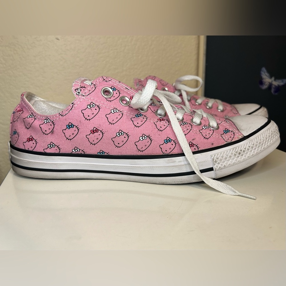 Helly Kitty x Chuck Taylor All Star Ox Sneakers 
 US M9 W11 Kitty Pattern Pink